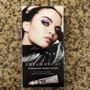 Urban Decay eyeshadow primer sample